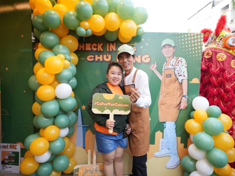 Khách hàng  của chú Long